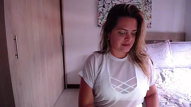 Snapshot of ParisW chatting on January 28, 2025, 8:26 pm ParisW online show from January 28, 2025, 8:26 pm