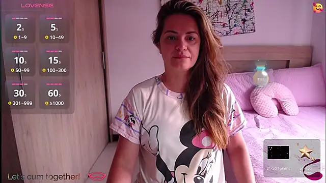 Snapshot of ParisW chatting on September 17, 2025, 12:40 pm ParisW online show from September 17, 2025, 12:40 pm