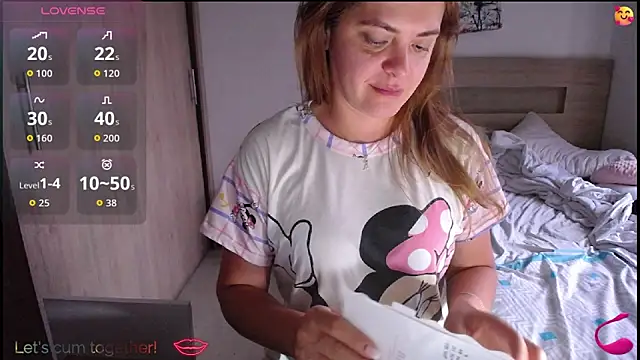 Snapshot of ParisW chatting on September 30, 2025, 12:10 pm ParisW online show from September 30, 2025, 12:10 pm