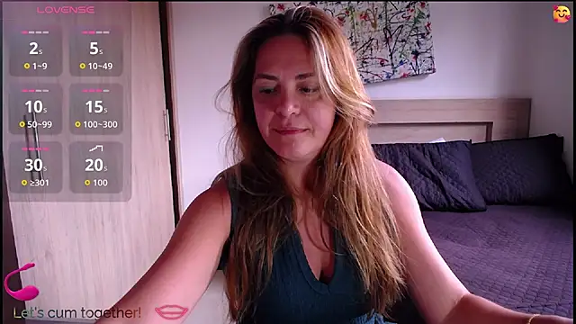 Snapshot of ParisW chatting on October 14, 2025, 8:20 pm ParisW online show from October 14, 2025, 8:20 pm