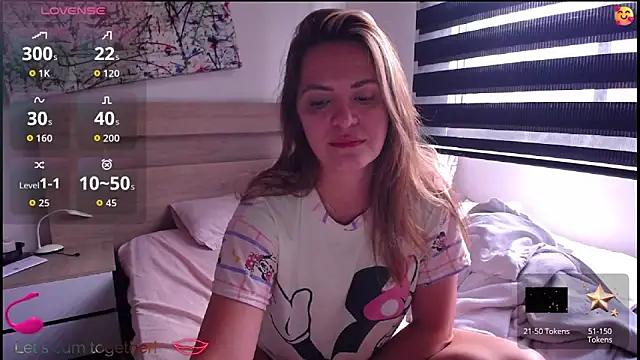 Snapshot of ParisW chatting on December 16, 2025, 12:32 pm ParisW online show from December 16, 2025, 12:32 pm