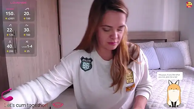 ParisW online show from April 28, 2026, 2:33 pm