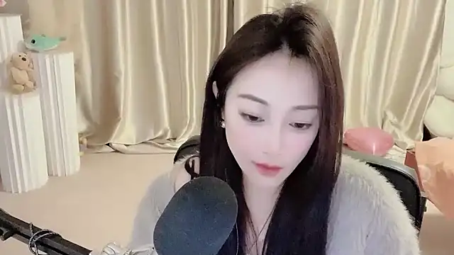 Snapshot of Daisy-77 chatting on January 5, 2025, 8:10 pm Daisy-77 online show from January 5, 2025, 8:10 pm