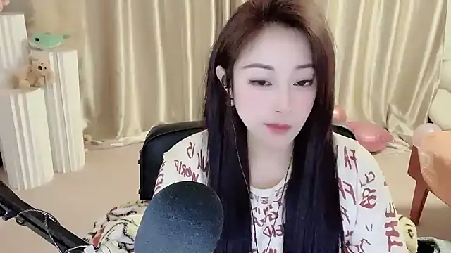Snapshot of Daisy-77 chatting on January 14, 2025, 6:07 pm Daisy-77 online show from January 14, 2025, 6:07 pm