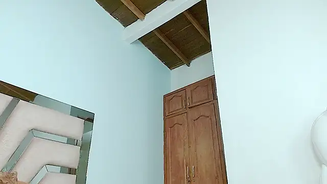 cintia hills online show from February 8, 2025, 10:50 am