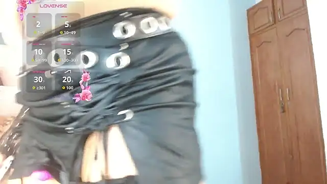 cintia hills online show from September 12, 2025, 3:50 am