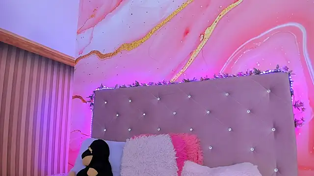 Daisy  rose online show from February 19, 2025, 11:06 am