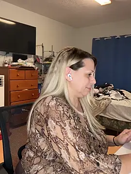 Hotslut187 online show from January 15, 2026, 4:06 am