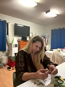 Snapshot of Hotslut187 chatting on January 18, 2026, 3:10 am Hotslut187 online show from January 18, 2026, 3:10 am