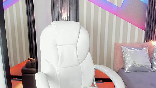 emily layton online show from September 9, 2025, 2:38 pm