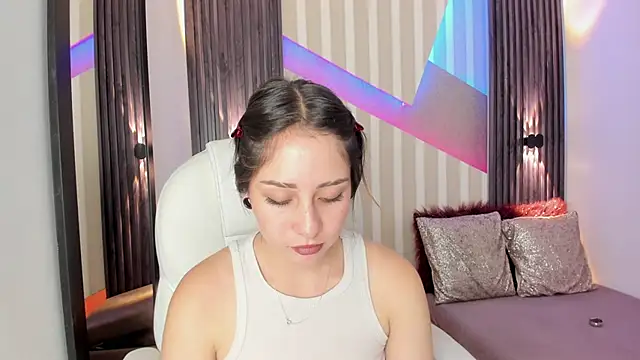 emily layton online show from September 19, 2025, 3:45 pm