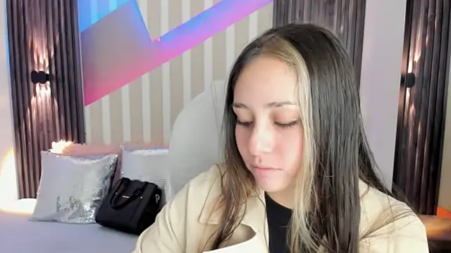 emily layton online show from October 13, 2025, 2:39 pm