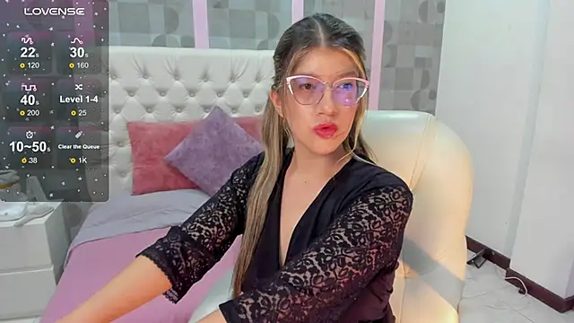 Snapshot of SEXMILLA_ chatting on March 5, 2025, 4:45 am SEXMILLA  online show from March 5, 2025, 4:45 am