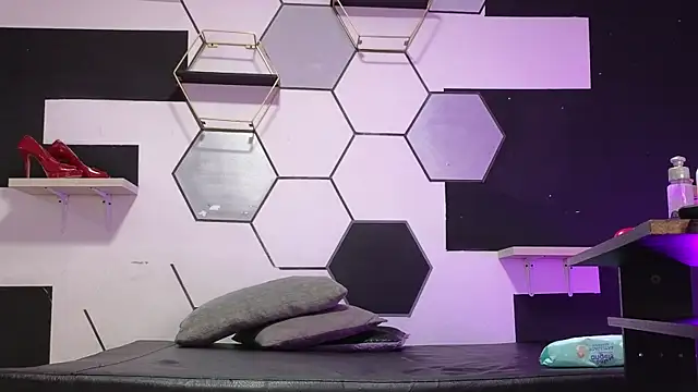 alondrabigtits online show from September 19, 2025, 11:55 am