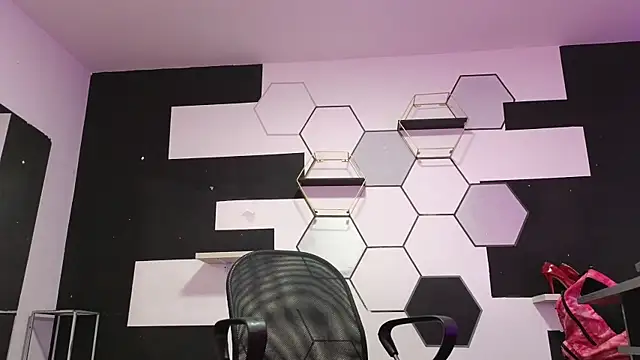 alondrabigtits online show from October 14, 2025, 1:12 pm