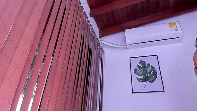 alondrabigtits online show from June 10, 2026, 11:31 am