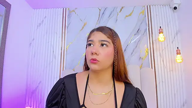 tifanyhills  online show from April 14, 2026, 8:04 pm