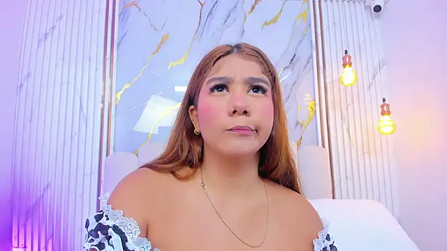 tifanyhills  online show from June 4, 2026, 8:37 pm