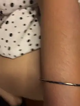 Snapshot of couple_redbeach chatting on January 13, 2026, 7:46 am couple redbeach online show from January 13, 2026, 7:46 am