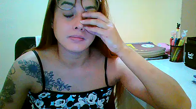 Snapshot of maliamiller chatting on March 18, 2025, 1:09 pm maliamiller online show from March 18, 2025, 1:09 pm