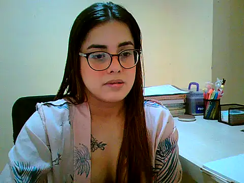 Snapshot of maliamiller chatting on October 13, 2025, 11:54 am maliamiller online show from October 13, 2025, 11:54 am