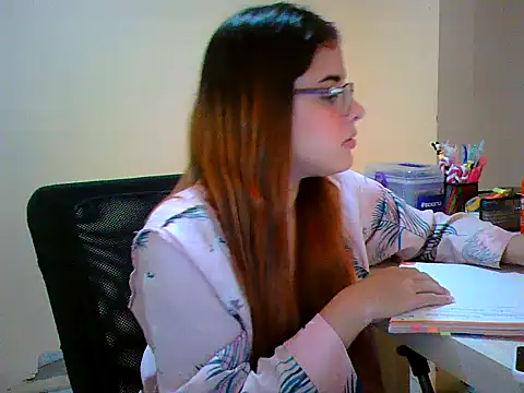 Snapshot of maliamiller chatting on October 29, 2025, 2:03 am maliamiller online show from October 29, 2025, 2:03 am