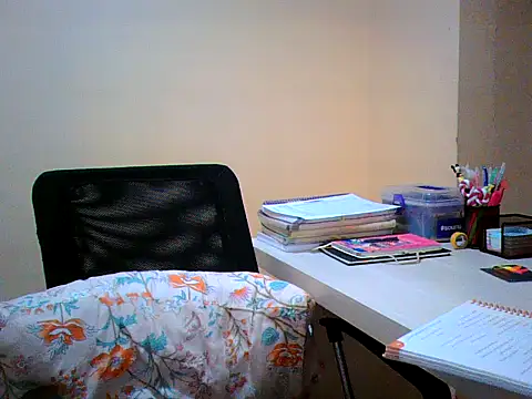 Snapshot of maliamiller chatting on October 30, 2025, 6:15 am maliamiller online show from October 30, 2025, 6:15 am