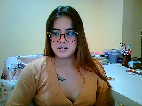 Snapshot of maliamiller chatting on October 31, 2025, 3:07 am maliamiller online show from October 31, 2025, 3:07 am