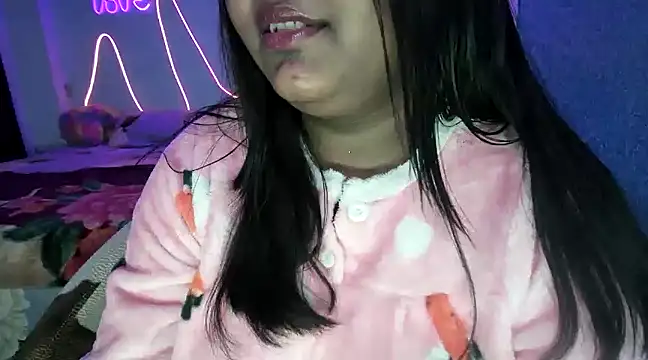 expression queen online show from December 3, 2024, 5:23 pm