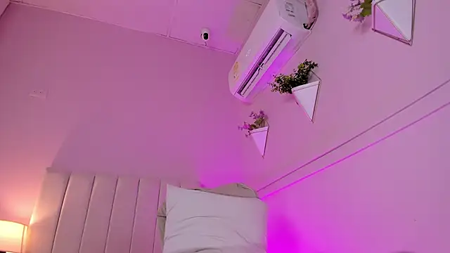 Snapshot of _bianca_18 chatting on January 28, 2025, 5:56 pm bianca 18 online show from January 28, 2025, 5:56 pm