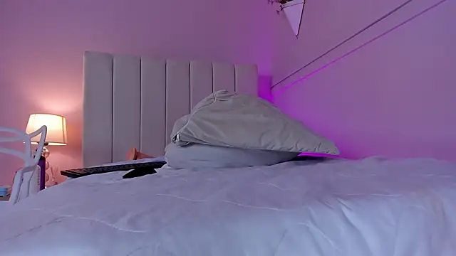 Snapshot of _bianca_18 chatting on February 8, 2025, 5:39 pm bianca 18 online show from February 8, 2025, 5:39 pm