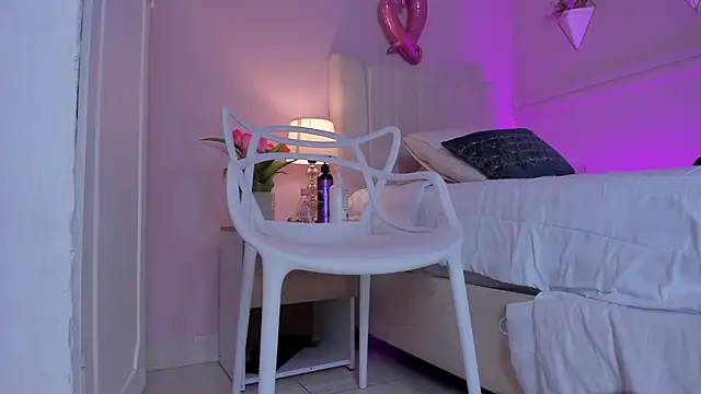 Snapshot of _bianca_18 chatting on February 19, 2025, 5:49 pm bianca 18 online show from February 19, 2025, 5:49 pm