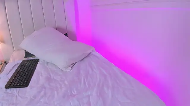 Snapshot of _bianca_18 chatting on March 6, 2025, 5:54 pm bianca 18 online show from March 6, 2025, 5:54 pm