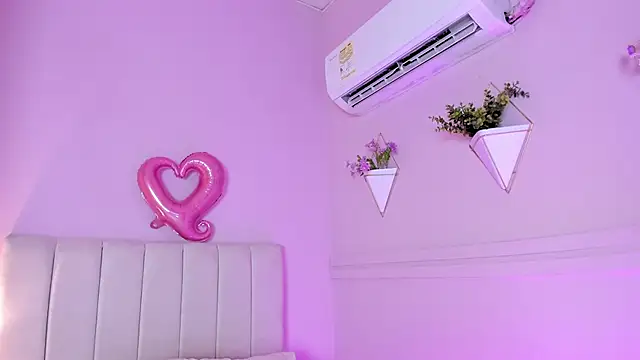 Snapshot of _bianca_18 chatting on March 15, 2025, 5:48 pm bianca 18 online show from March 15, 2025, 5:48 pm