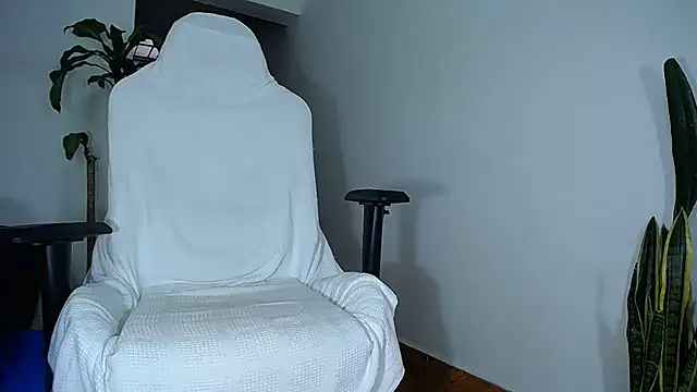 diamond black00 online show from February 7, 2025, 9:48 pm