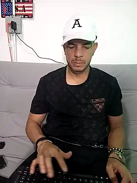 latinmartin73 online show from February 13, 2025, 1:29 am