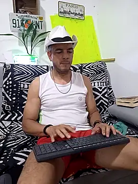 latinmartin73 online show from September 15, 2025, 2:44 am