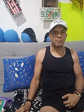 latinmartin73 online show from October 8, 2025, 10:51 pm