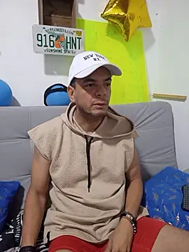 latinmartin73 online show from October 12, 2025, 2:05 pm