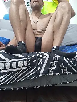 latinmartin73 online show from October 13, 2025, 2:11 am