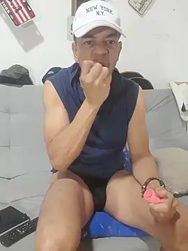 latinmartin73 online show from November 16, 2025, 1:06 pm