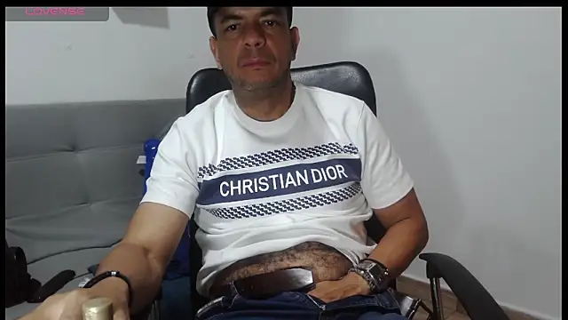 latinmartin73 online show from March 15, 2026, 5:02 am