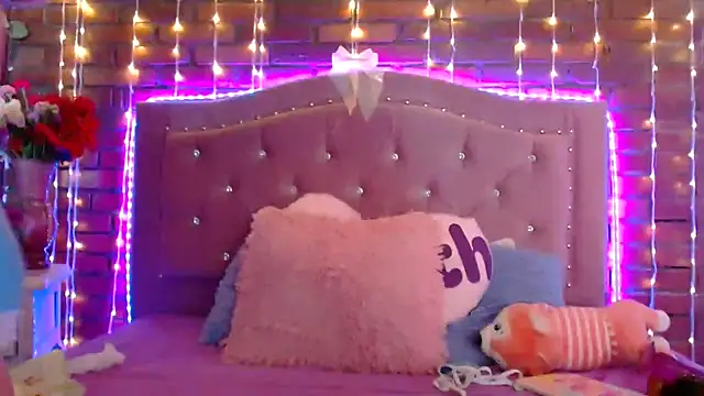 dulcevegga online show from February 7, 2025, 3:34 am