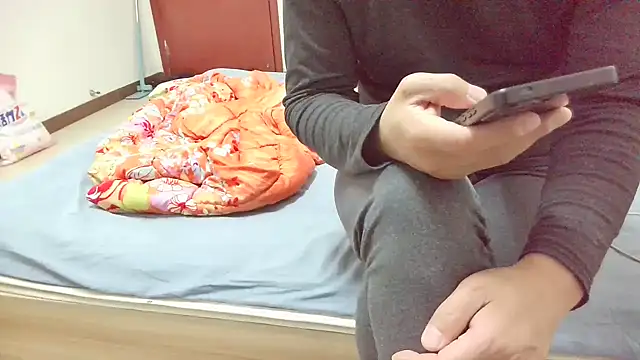 huzi518 online show from December 17, 2025, 3:51 pm