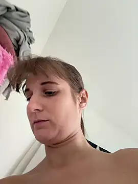 jennifer11772 online show from March 26, 2026, 12:22 pm