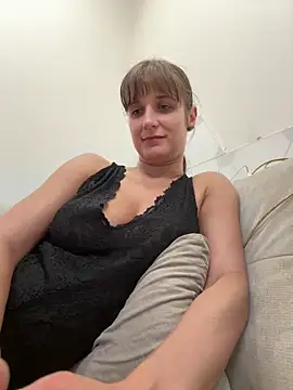 jennifer11772 online show from April 4, 2026, 7:11 pm