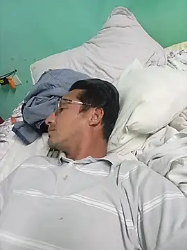 Andresguz35 online show from February 15, 2026, 2:41 am