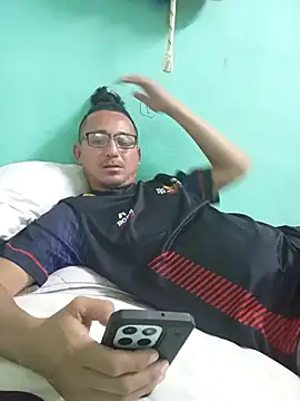 Andresguz35 online show from February 15, 2026, 10:50 pm