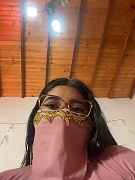 Maisa issa online show from November 18, 2025, 2:21 pm