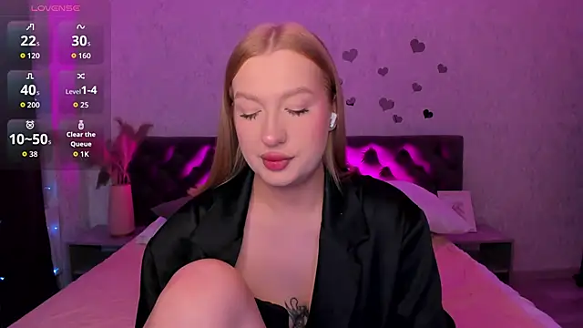 Emma  Leee online show from October 6, 2025, 11:46 pm